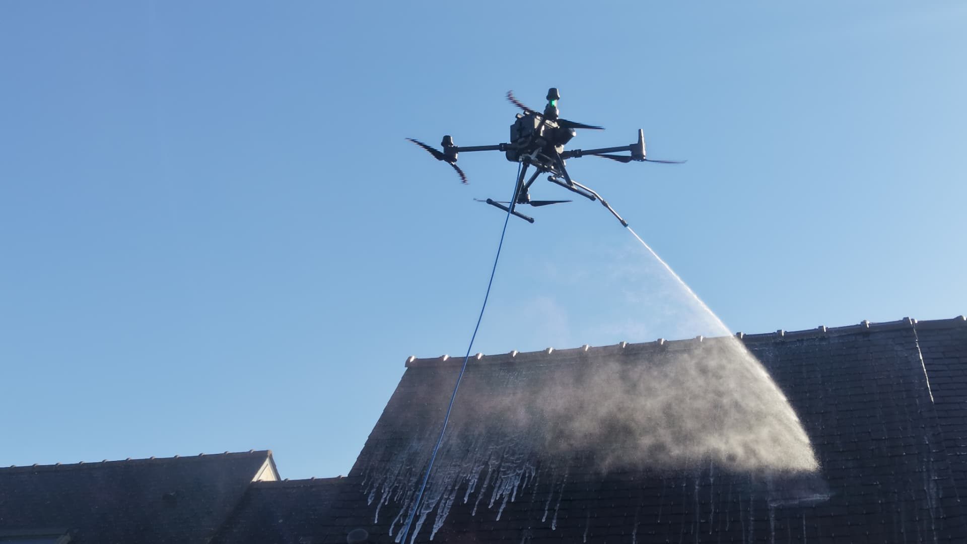 Nettoyage de toiture par drone en Bretagne — ALR Drones